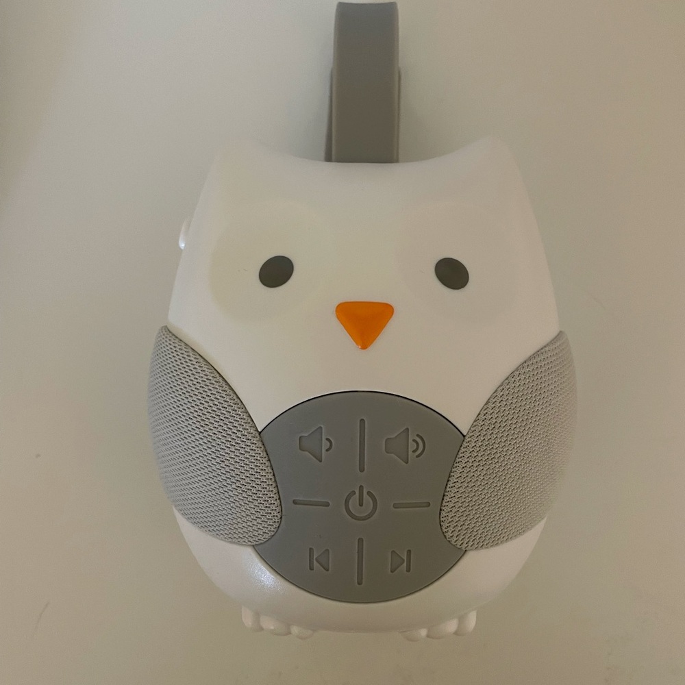 Skip hop travel sound machine